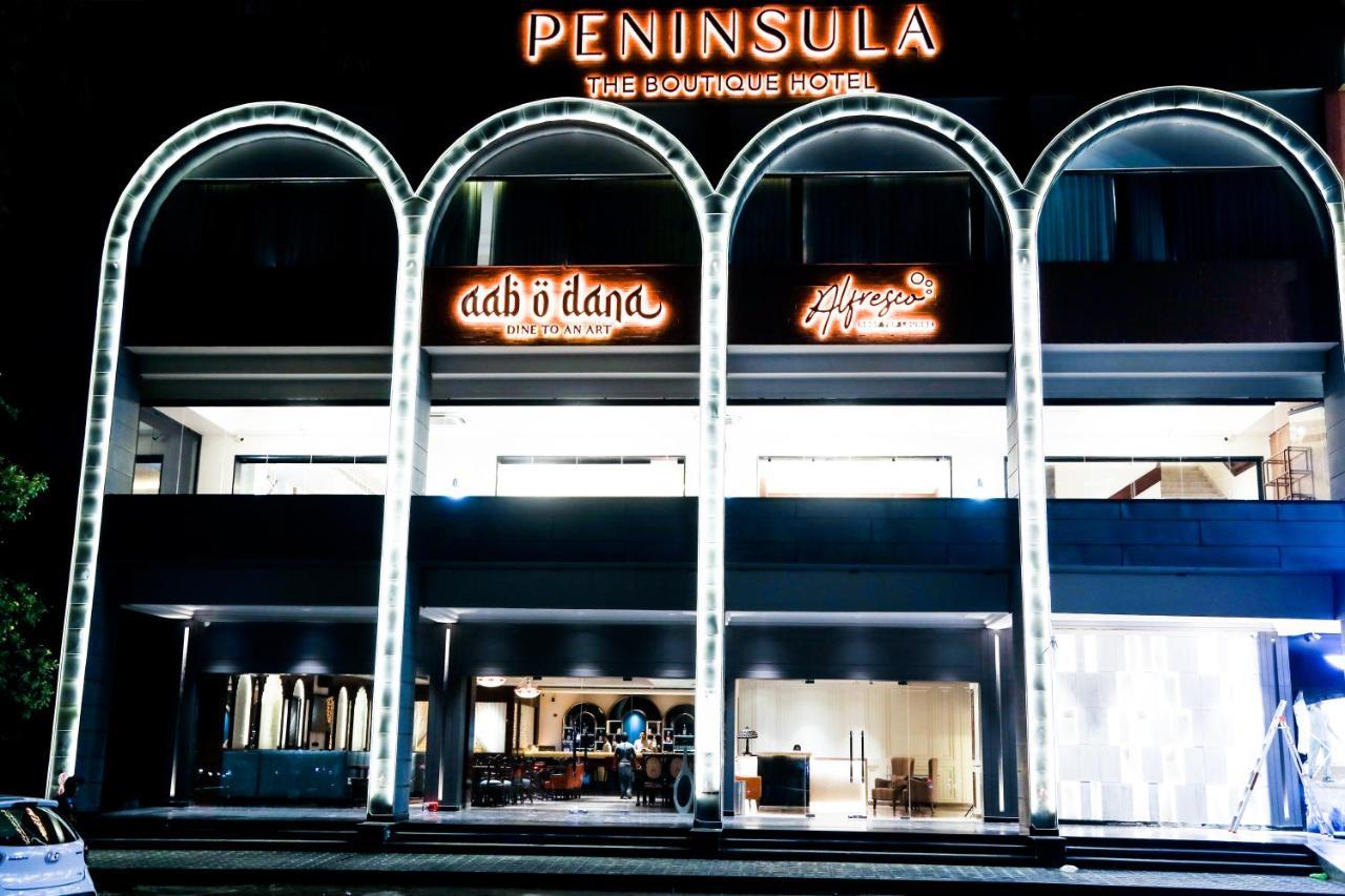 Hotel Peninsula Панчкула Екстер'єр фото