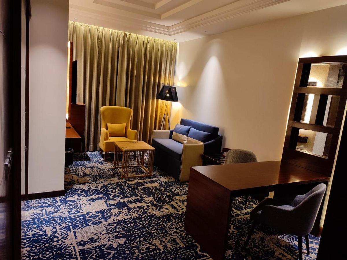 Hotel Peninsula Панчкула Екстер'єр фото